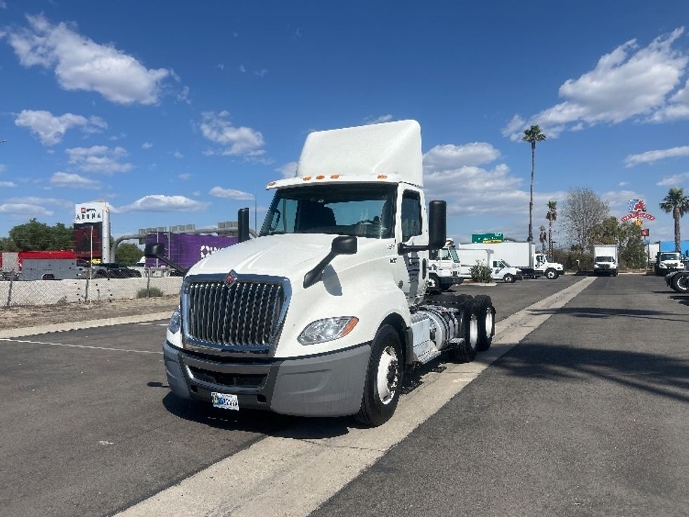 Day Cab Tractor-Heavy Duty Tractors-International-2019-LT625-Torrance-CA-233,919\n\t\tmiles-$ 27,750 - Image 3