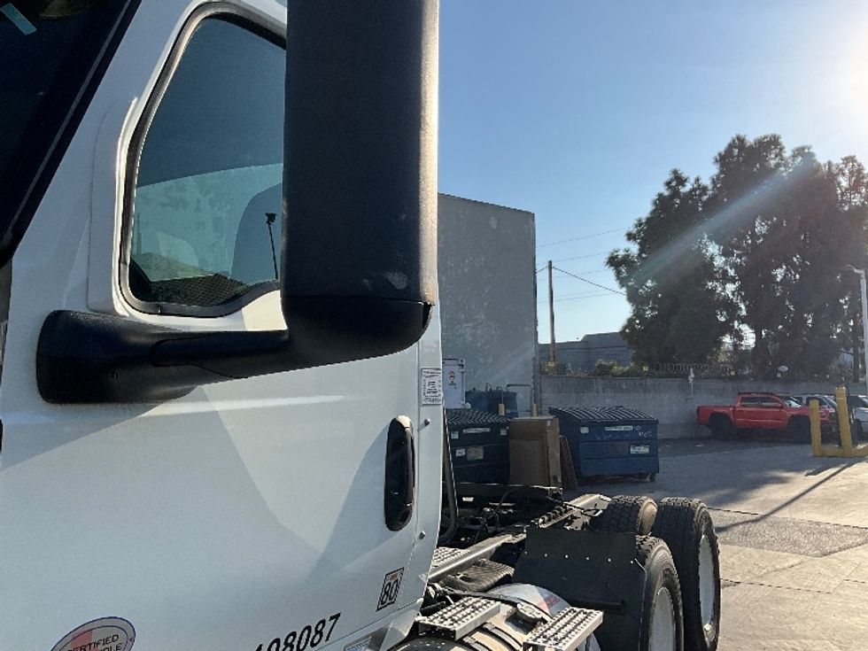 Day Cab Tractor-Heavy Duty Tractors-International-2019-LT625-Torrance-CA-24,760\n\t\tmiles-$ 33,750 - Image 19