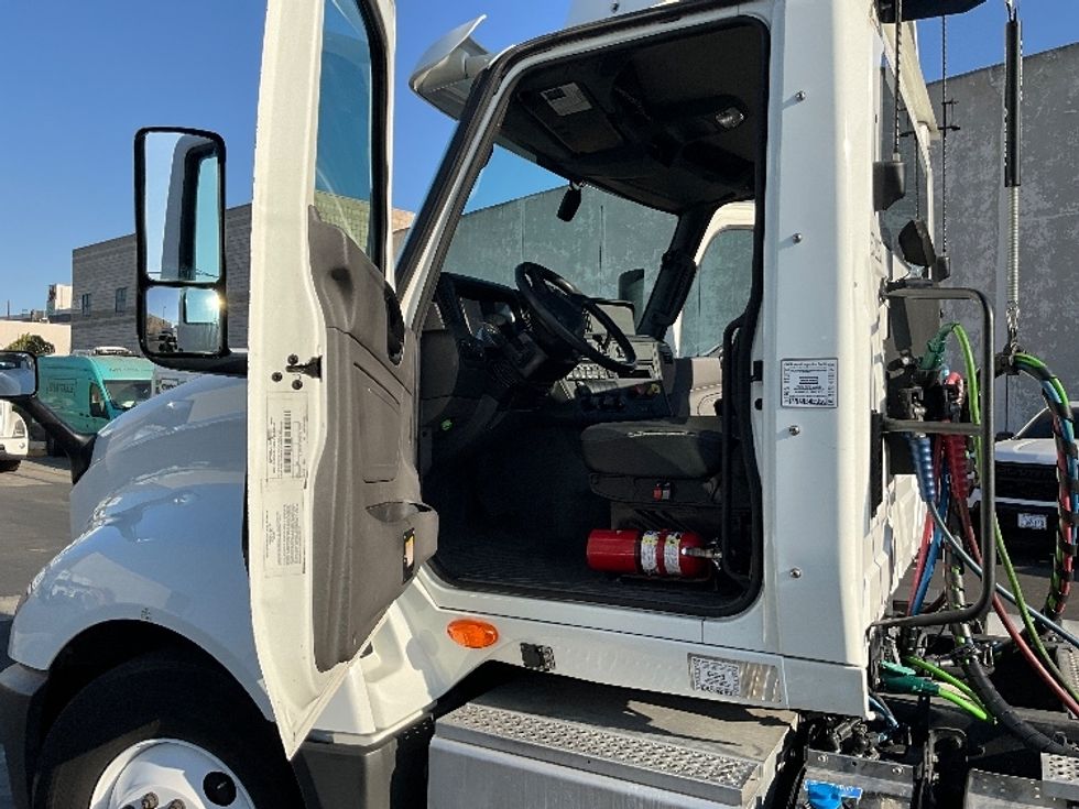Day Cab Tractor-Heavy Duty Tractors-International-2019-LT625-Torrance-CA-24,760\n\t\tmiles-$ 33,750 - Image 9