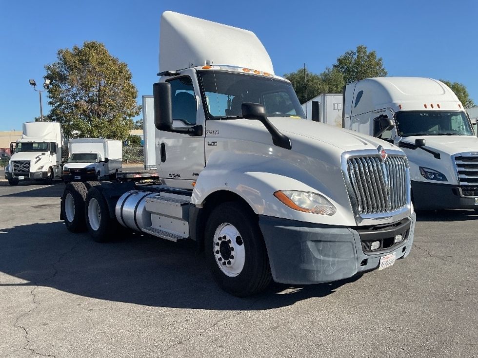 Day Cab Tractor-Heavy Duty Tractors-International-2019-LT625-Torrance-CA-254,778\n\t\tmiles-$ 26,000 - Image 1