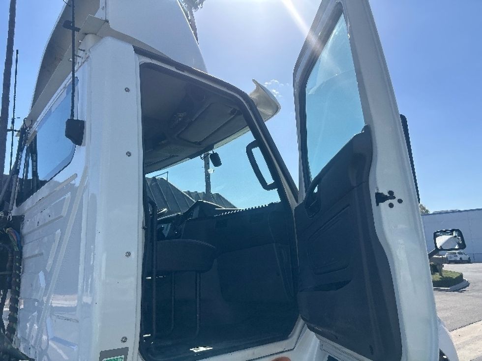Day Cab Tractor-Heavy Duty Tractors-International-2019-LT625-Torrance-CA-256,824\n\t\tmiles-$ 27,500 - Image 12
