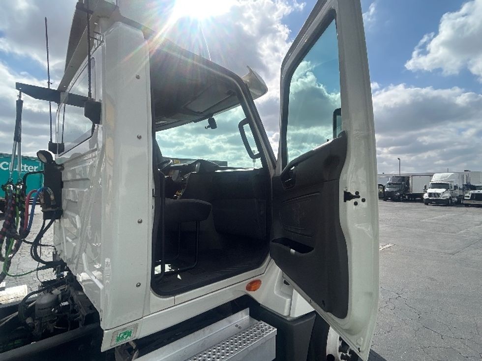 Day Cab Tractor-Heavy Duty Tractors-International-2019-LT625-Torrance-CA-276,483\n\t\tmiles-$ 27,500 - Image 12