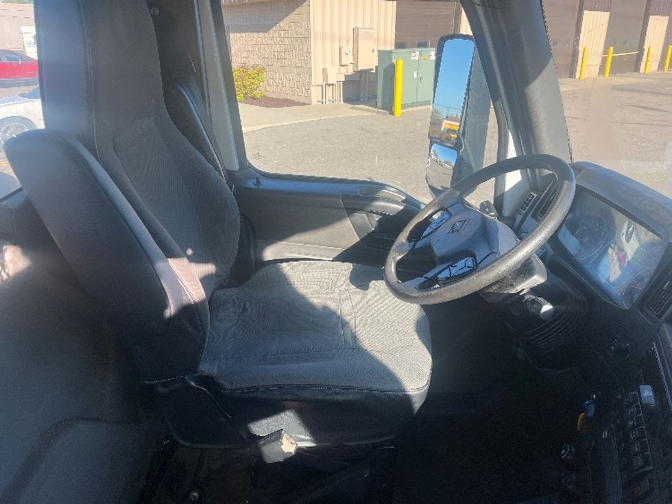 Day Cab Tractor-Heavy Duty Tractors-International-2019-LT625-Warren-MI-176,004\n\t\tmiles-$ 27,750 - Image 14