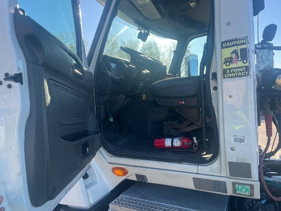 Day Cab Tractor-Heavy Duty Tractors-International-2019-LT625-Warren-MI-176,004\n\t\tmiles-$ 27,750 - Image 9