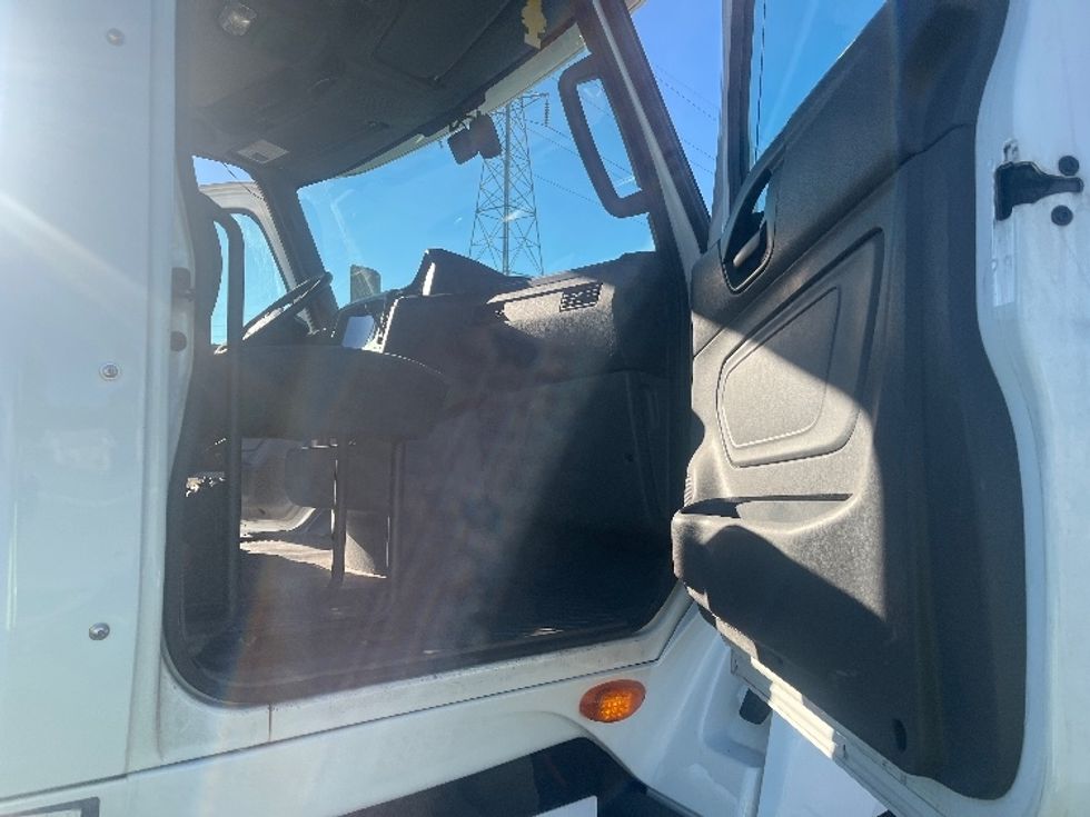 Day Cab Tractor-Heavy Duty Tractors-International-2019-LT625-Warren-MI-196,060\n\t\tmiles-$ 27,750 - Image 12
