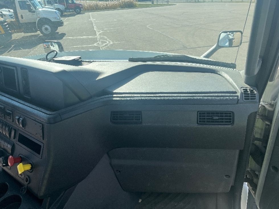 Day Cab Tractor-Heavy Duty Tractors-International-2019-LT625-Warren-MI-212,409\n\t\tmiles-$ 30,250 - Image 13