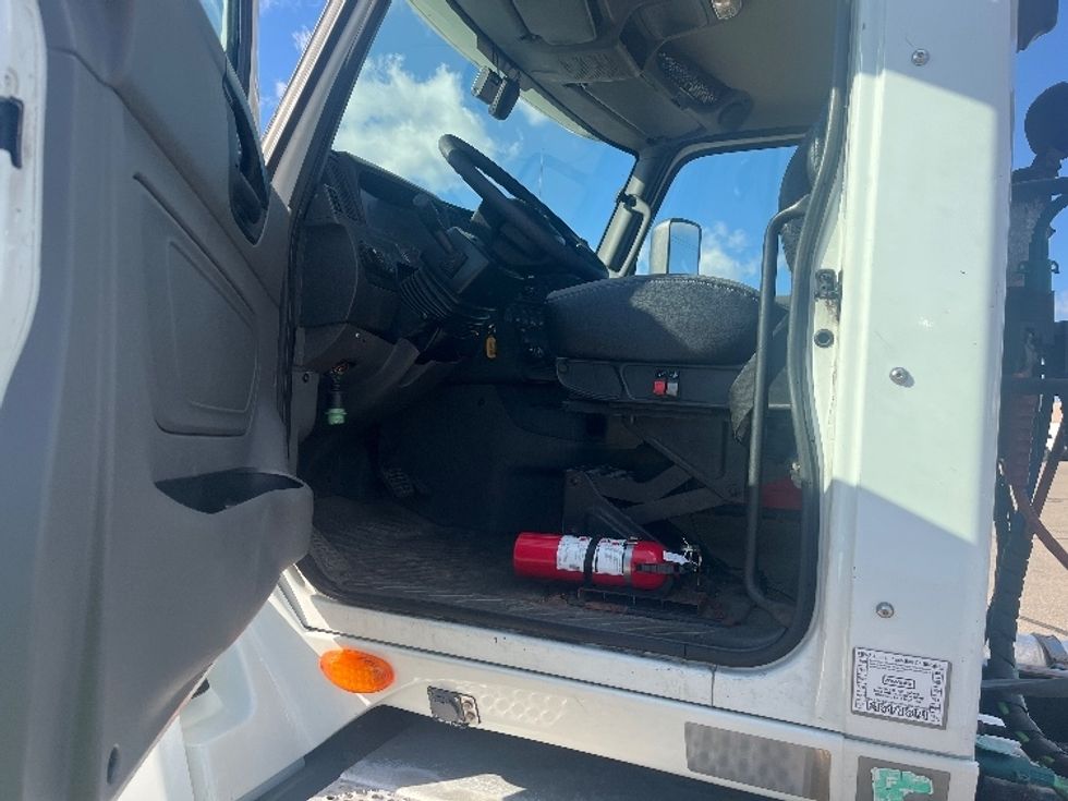 Day Cab Tractor-Heavy Duty Tractors-International-2019-LT625-Warren-MI-212,409\n\t\tmiles-$ 30,250 - Image 9