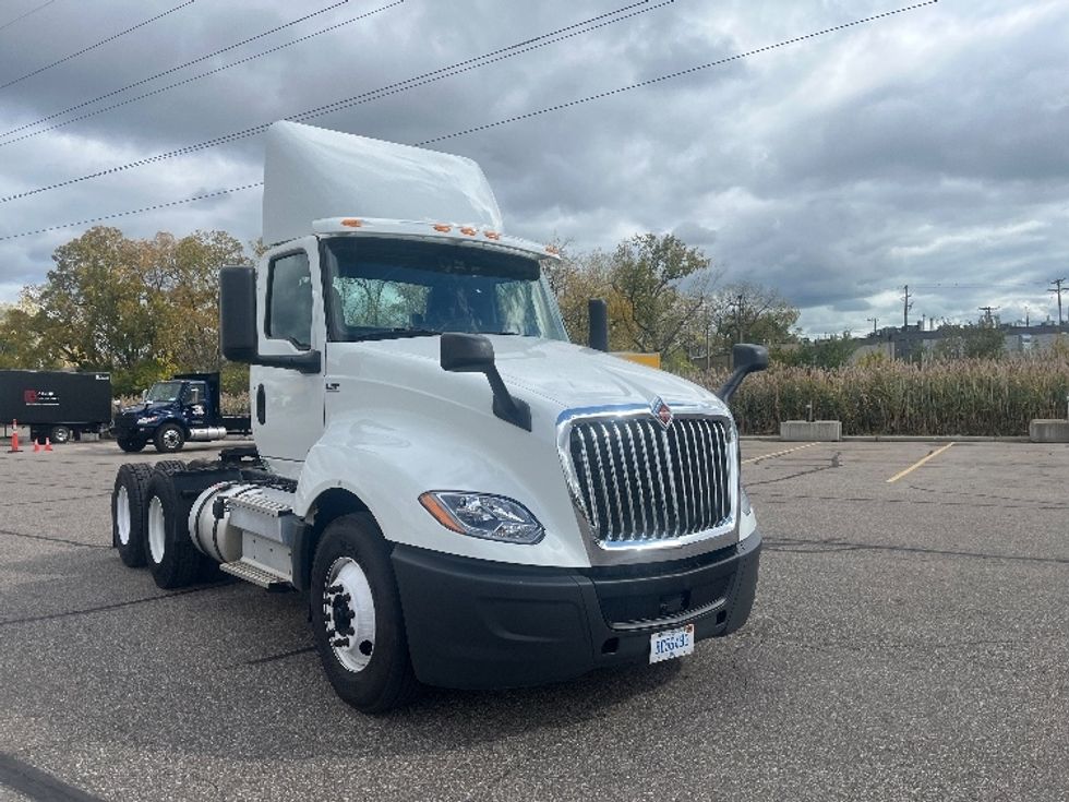 Day Cab Tractor-Heavy Duty Tractors-International-2019-LT625-Warren-MI-218,456\n\t\tmiles-$ 27,750 - Image 1