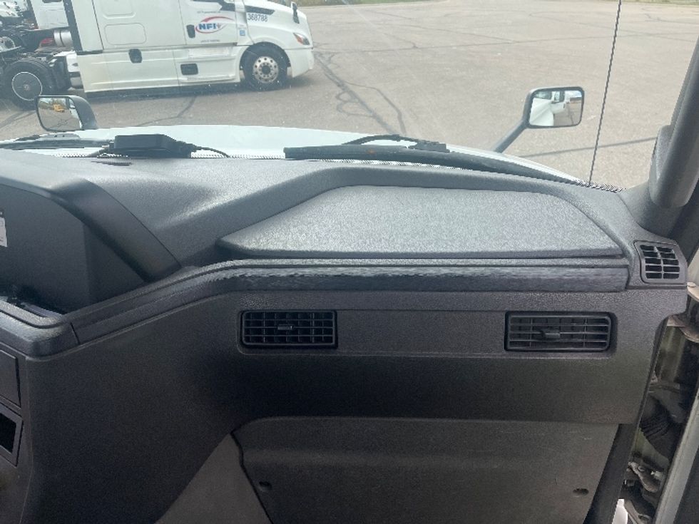 Day Cab Tractor-Heavy Duty Tractors-International-2019-LT625-Warren-MI-218,456\n\t\tmiles-$ 27,750 - Image 16