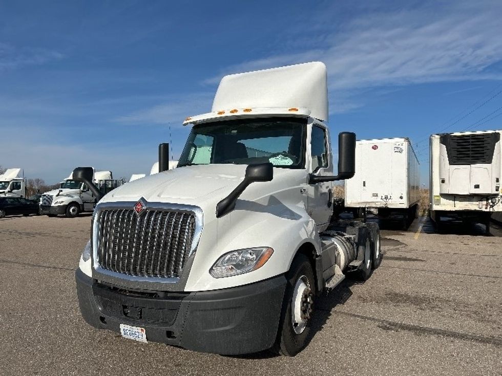 Day Cab Tractor-Heavy Duty Tractors-International-2019-LT625-Warren-MI-236,587\n\t\tmiles-$ 24,500 - Image 3