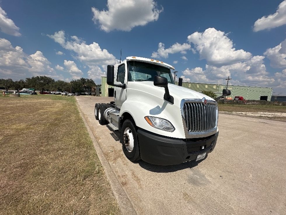 Day Cab Tractor-Heavy Duty Tractors-International-2019-LT625-Waxahachie-TX-374,650\n\t\tmiles-$ 27,000 - Image 1