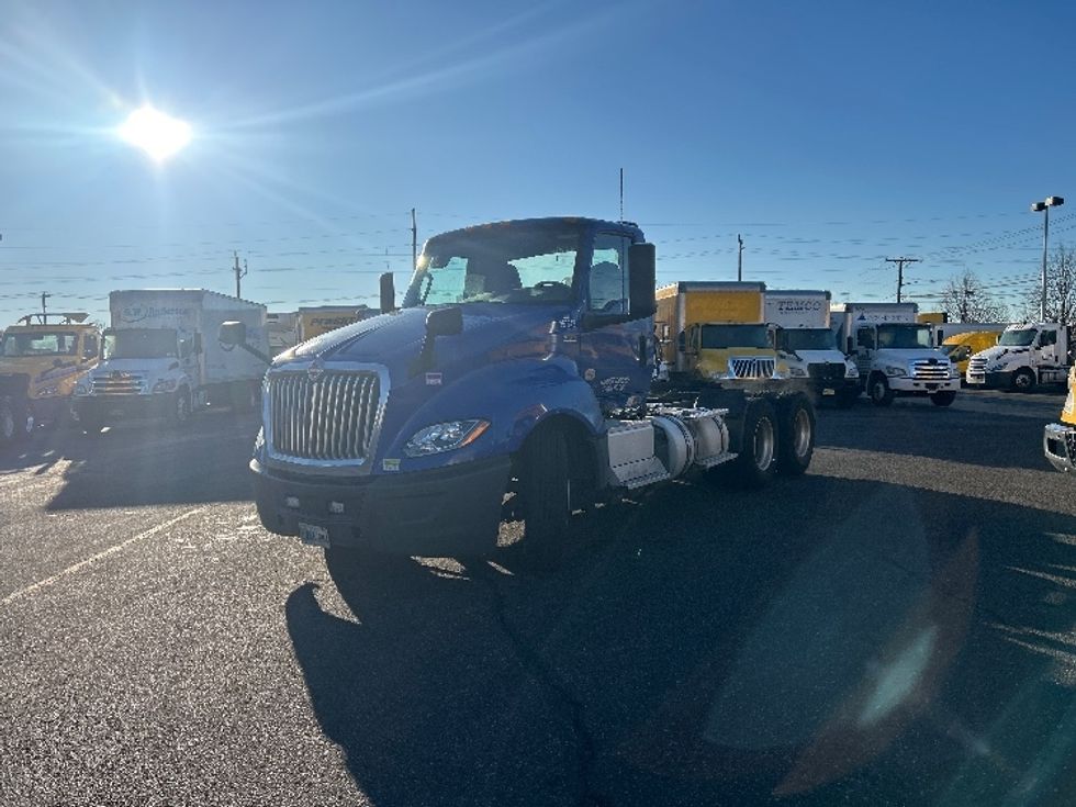 Day Cab Tractor-Heavy Duty Tractors-International-2019-LT625-West Babylon-NY-396,244\n\t\tmiles-$ 29,500 - Image 3