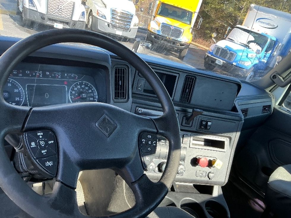 Day Cab Tractor-Heavy Duty Tractors-International-2019-LT625-West Columbia-SC-342,613\n\t\tmiles-$ 29,500 - Image 11