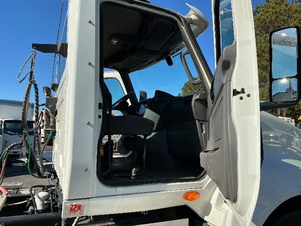 Day Cab Tractor-Heavy Duty Tractors-International-2019-LT625-West Columbia-SC-342,613\n\t\tmiles-$ 29,500 - Image 12