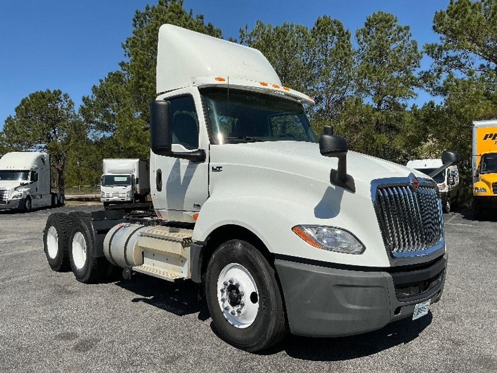 Day Cab Tractor-Heavy Duty Tractors-International-2019-LT625-West Columbia-SC-377,721\n\t\tmiles-$ 26,250 - Image 1