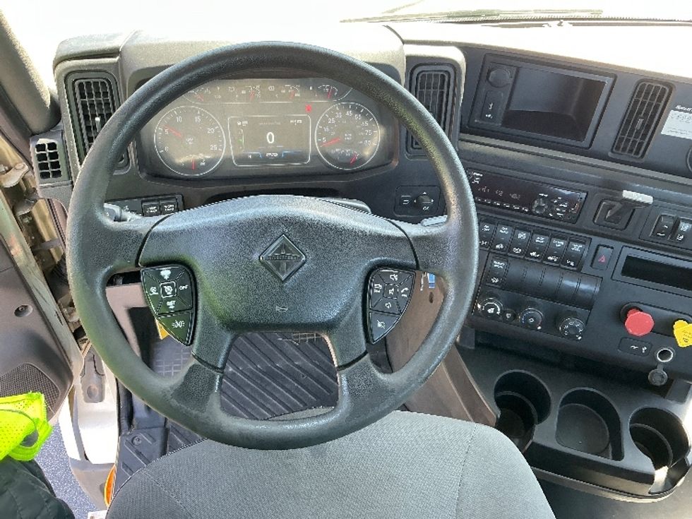 Day Cab Tractor-Heavy Duty Tractors-International-2019-LT625-West Columbia-SC-377,721\n\t\tmiles-$ 26,250 - Image 11