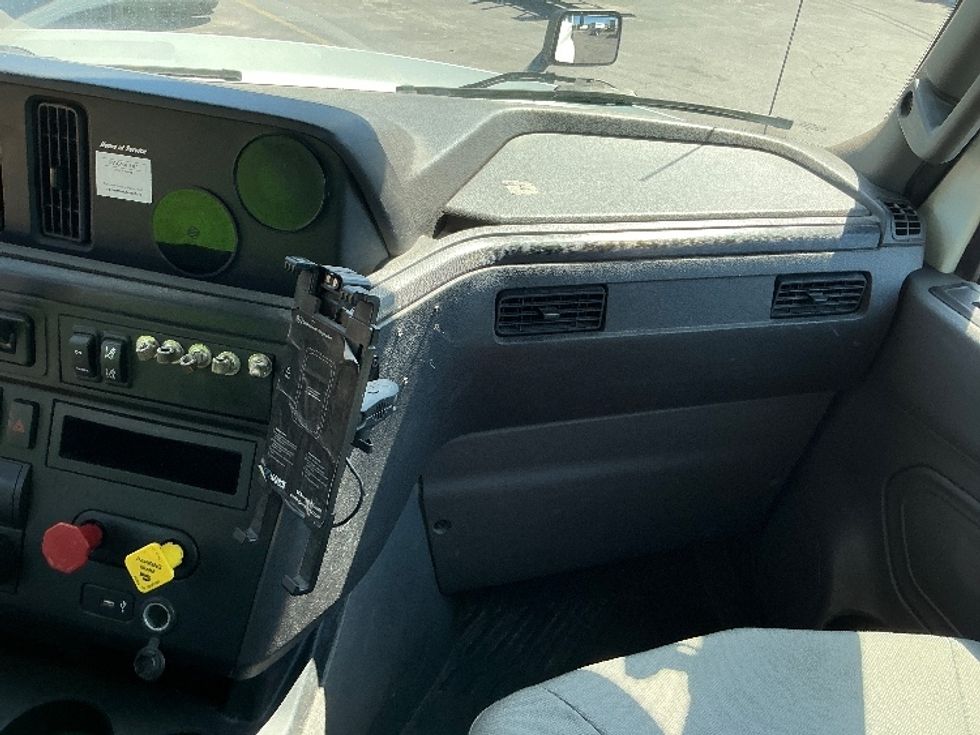 Day Cab Tractor-Heavy Duty Tractors-International-2019-LT625-West Columbia-SC-377,721\n\t\tmiles-$ 26,250 - Image 13