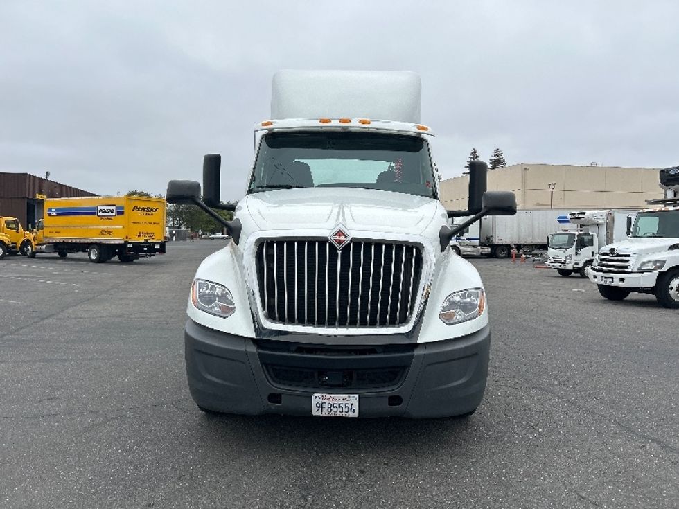 Day Cab Tractor-Heavy Duty Tractors-International-2019-LT625-West Sacramento-CA-128,290\n\t\tmiles-$ 31,250 - Image 2