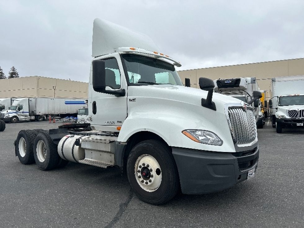 Day Cab Tractor-Heavy Duty Tractors-International-2019-LT625-West Sacramento-CA-128,290\n\t\tmiles-$ 31,250 - Image 3