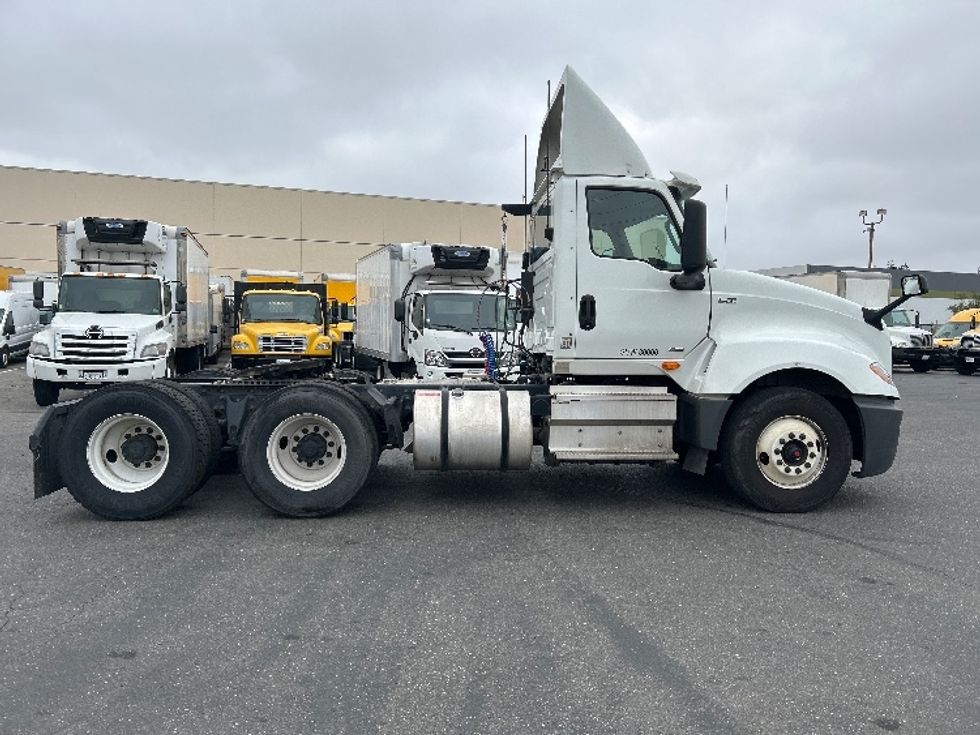 Day Cab Tractor-Heavy Duty Tractors-International-2019-LT625-West Sacramento-CA-128,290\n\t\tmiles-$ 31,250 - Image 8