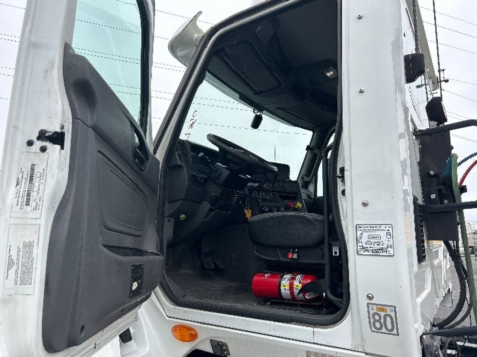 Day Cab Tractor-Heavy Duty Tractors-International-2019-LT625-West Sacramento-CA-128,290\n\t\tmiles-$ 31,250 - Image 9