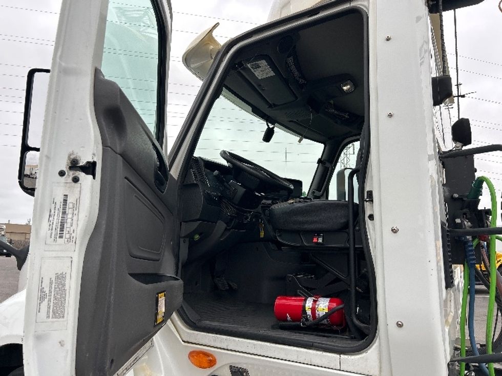 Day Cab Tractor-Heavy Duty Tractors-International-2019-LT625-West Sacramento-CA-180,669\n\t\tmiles-$ 32,250 - Image 9