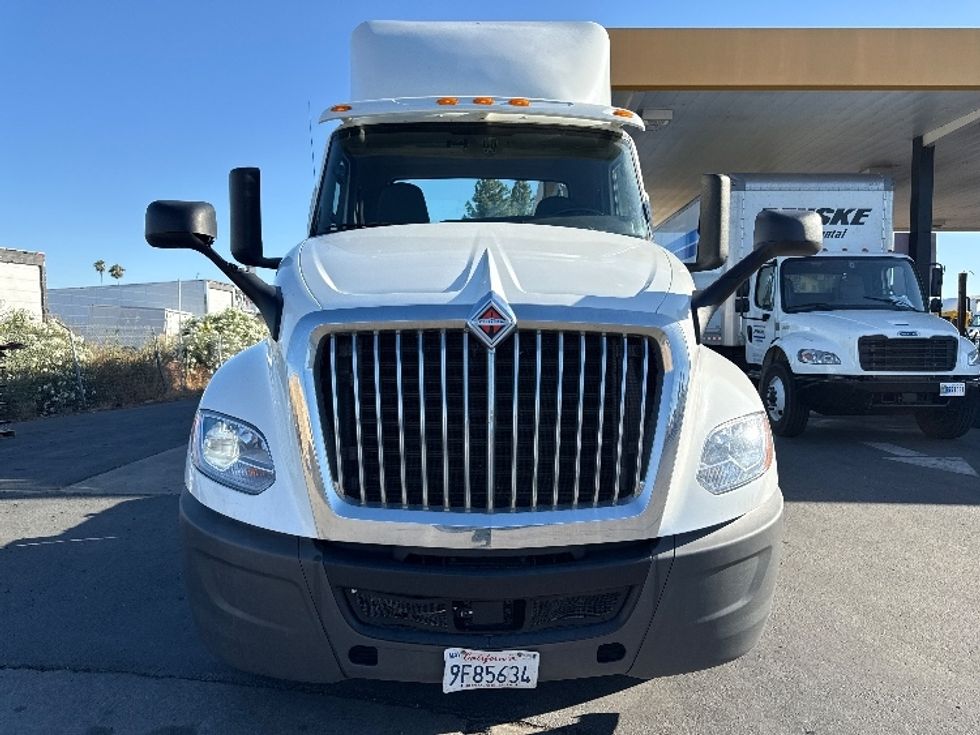Day Cab Tractor-Heavy Duty Tractors-International-2019-LT625-West Sacramento-CA-206,561\n\t\tmiles-$ 31,250 - Image 2