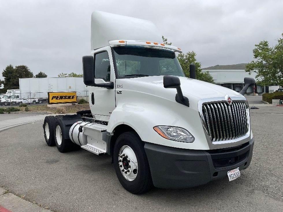 Day Cab Tractor-Heavy Duty Tractors-International-2019-LT625-West Sacramento-CA-209,831\n\t\tmiles-$ 32,250 - Image 1
