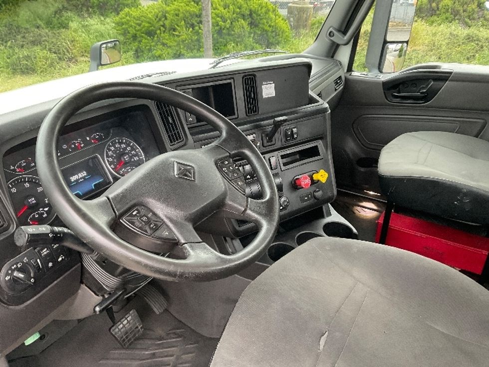 Day Cab Tractor-Heavy Duty Tractors-International-2019-LT625-West Sacramento-CA-209,831\n\t\tmiles-$ 32,250 - Image 10