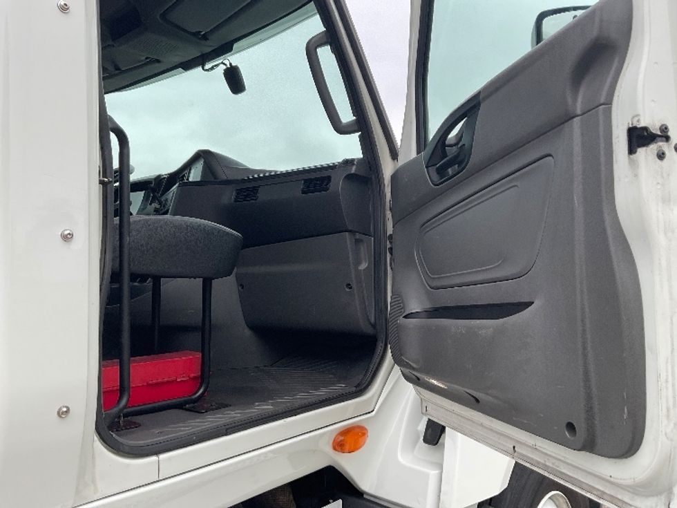 Day Cab Tractor-Heavy Duty Tractors-International-2019-LT625-West Sacramento-CA-209,831\n\t\tmiles-$ 32,250 - Image 12