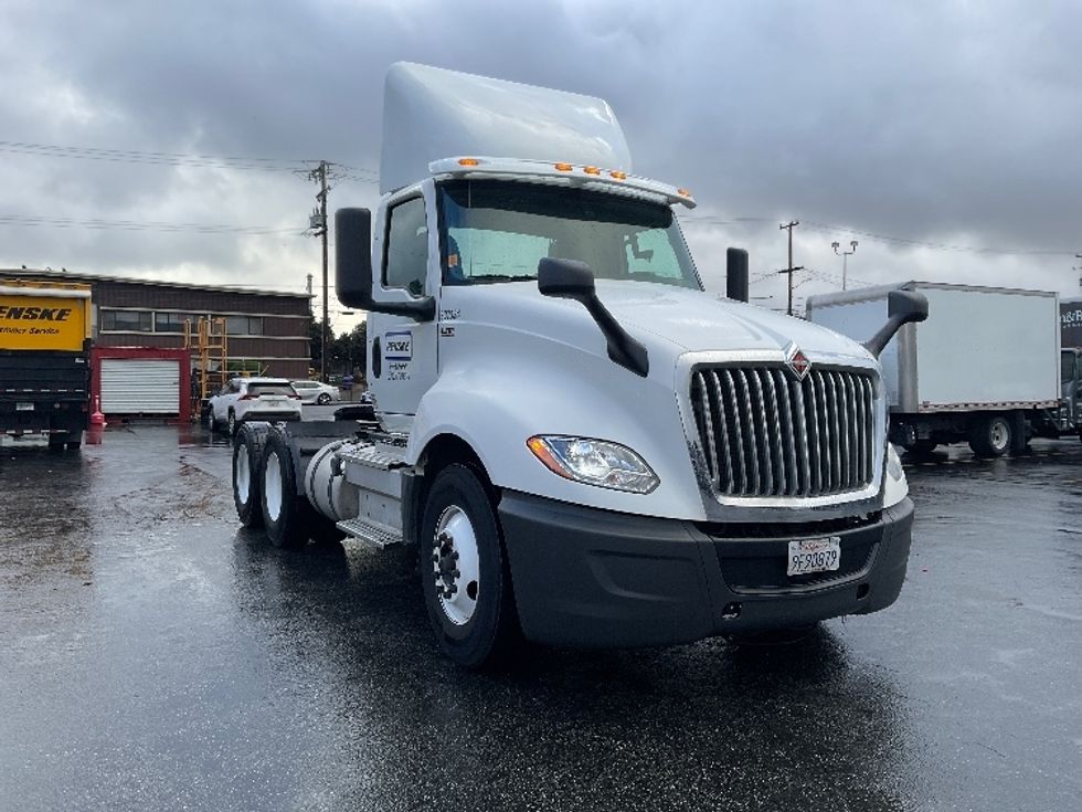 Day Cab Tractor-Heavy Duty Tractors-International-2019-LT625-West Sacramento-CA-235,204\n\t\tmiles-$ 36,000 - Image 1