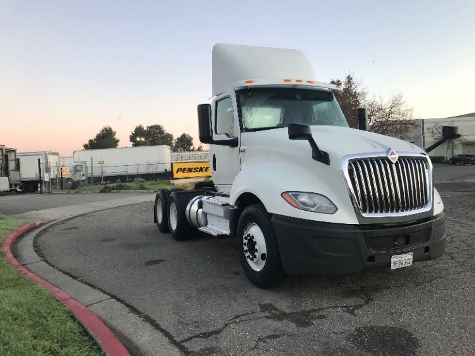 Day Cab Tractor-Heavy Duty Tractors-International-2019-LT625-West Sacramento-CA-239,124\n\t\tmiles-$ 35,750 - Image 1