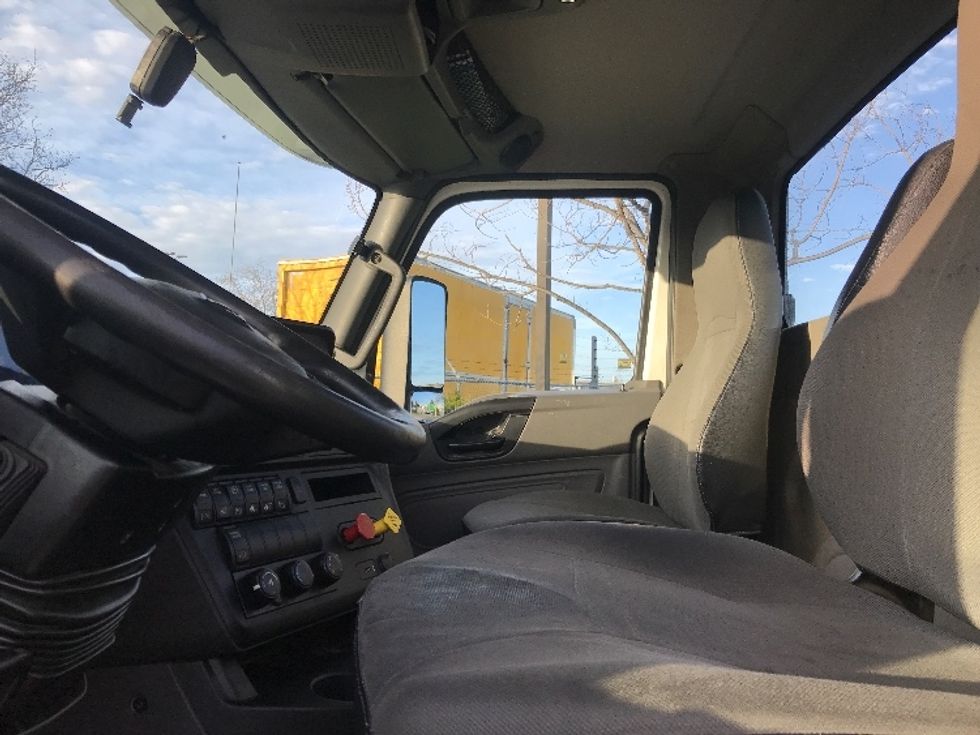 Day Cab Tractor-Heavy Duty Tractors-International-2019-LT625-West Sacramento-CA-239,124\n\t\tmiles-$ 35,750 - Image 10