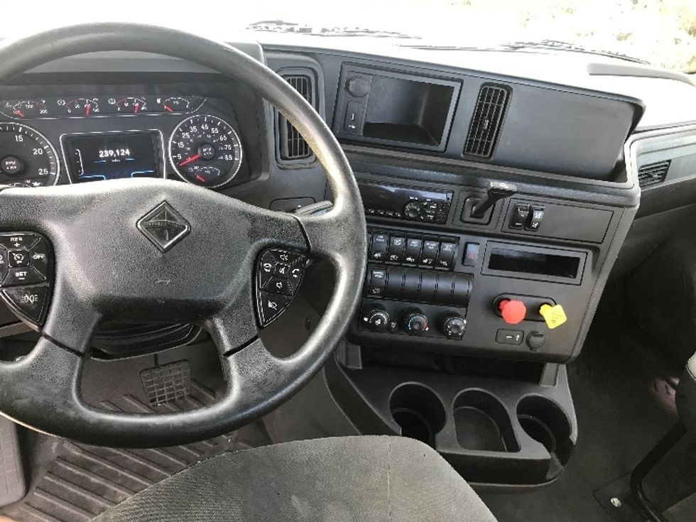Day Cab Tractor-Heavy Duty Tractors-International-2019-LT625-West Sacramento-CA-239,124\n\t\tmiles-$ 35,750 - Image 11