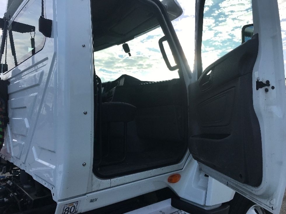 Day Cab Tractor-Heavy Duty Tractors-International-2019-LT625-West Sacramento-CA-239,124\n\t\tmiles-$ 35,750 - Image 12