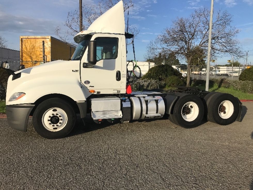 Day Cab Tractor-Heavy Duty Tractors-International-2019-LT625-West Sacramento-CA-239,124\n\t\tmiles-$ 35,750 - Image 4