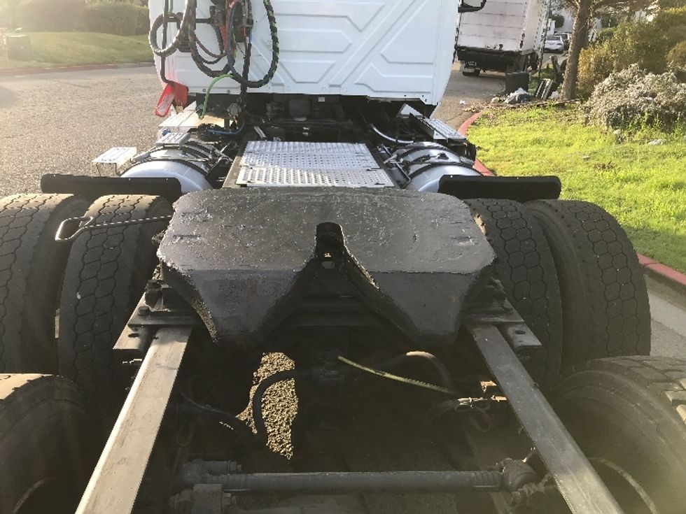 Day Cab Tractor-Heavy Duty Tractors-International-2019-LT625-West Sacramento-CA-239,124\n\t\tmiles-$ 35,750 - Image 6