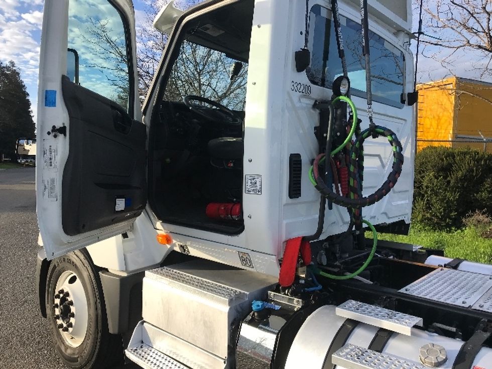 Day Cab Tractor-Heavy Duty Tractors-International-2019-LT625-West Sacramento-CA-239,124\n\t\tmiles-$ 35,750 - Image 9