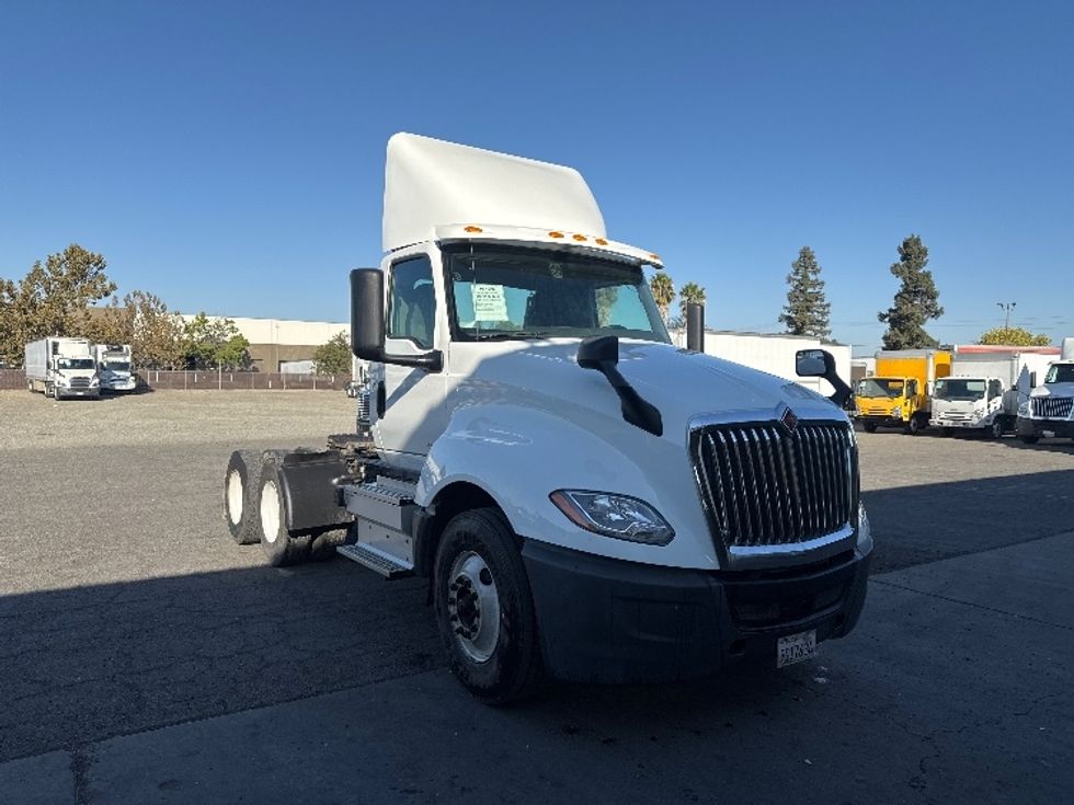 Day Cab Tractor-Heavy Duty Tractors-International-2019-LT625-West Sacramento-CA-253,810\n\t\tmiles-$ 30,250 - Image 1