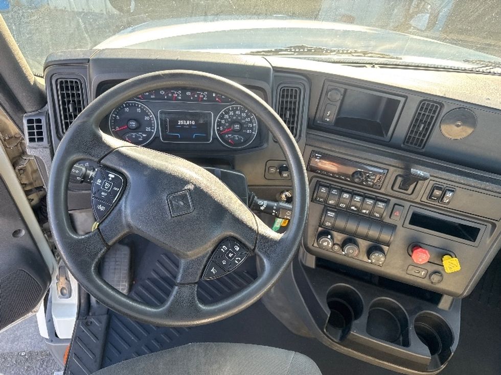 Day Cab Tractor-Heavy Duty Tractors-International-2019-LT625-West Sacramento-CA-253,810\n\t\tmiles-$ 30,250 - Image 11