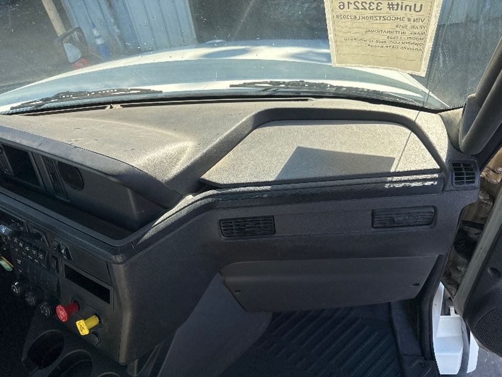 Day Cab Tractor-Heavy Duty Tractors-International-2019-LT625-West Sacramento-CA-253,810\n\t\tmiles-$ 30,250 - Image 13