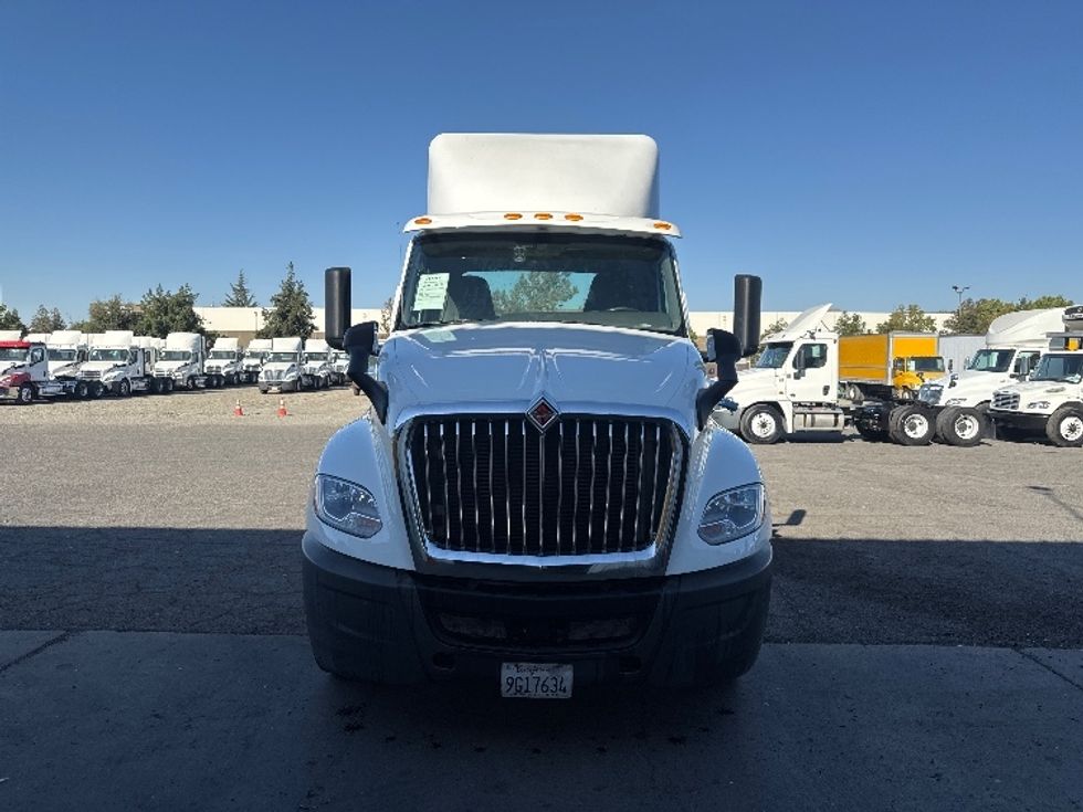 Day Cab Tractor-Heavy Duty Tractors-International-2019-LT625-West Sacramento-CA-253,810\n\t\tmiles-$ 30,250 - Image 2