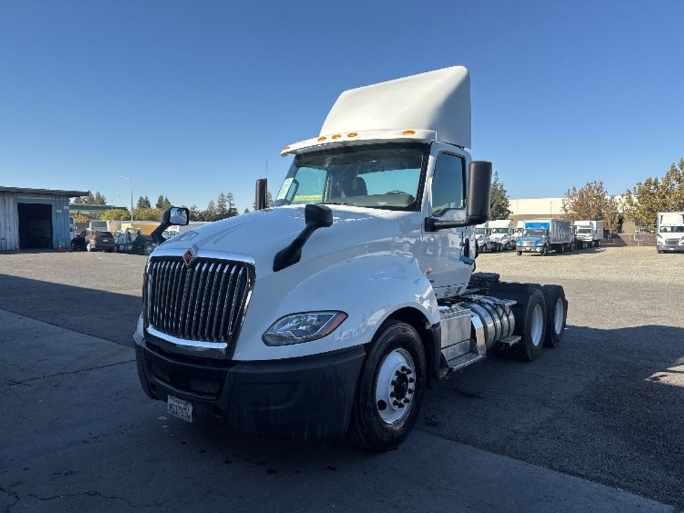 Day Cab Tractor-Heavy Duty Tractors-International-2019-LT625-West Sacramento-CA-253,810\n\t\tmiles-$ 30,250 - Image 3