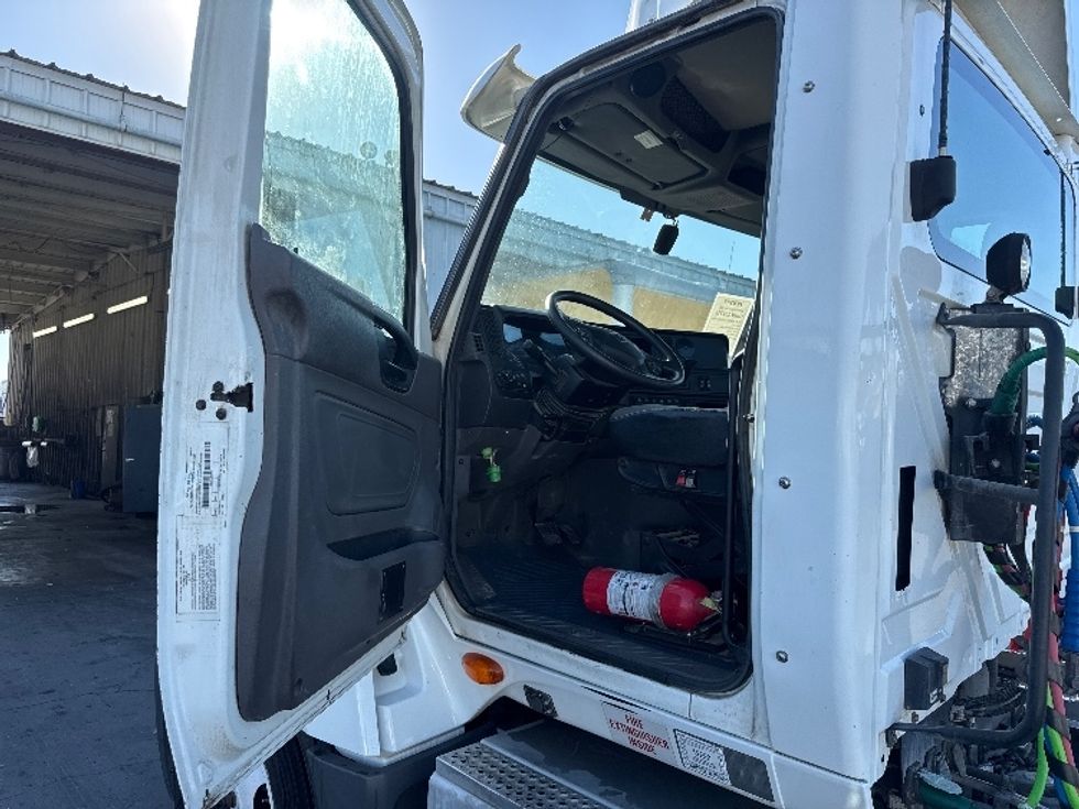 Day Cab Tractor-Heavy Duty Tractors-International-2019-LT625-West Sacramento-CA-253,810\n\t\tmiles-$ 30,250 - Image 9