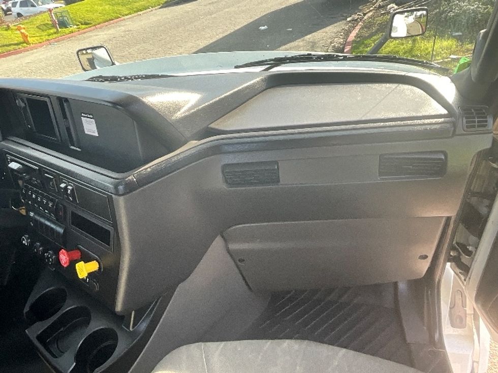 Day Cab Tractor-Heavy Duty Tractors-International-2019-LT625-West Sacramento-CA-276,413\n\t\tmiles-$ 39,250 - Image 13