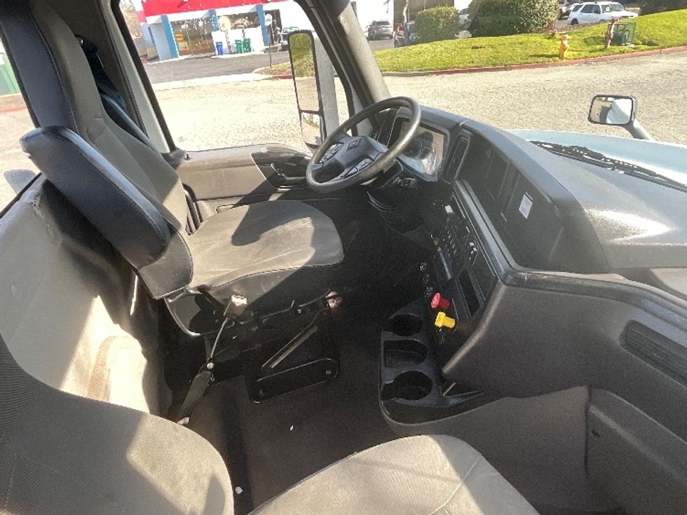 Day Cab Tractor-Heavy Duty Tractors-International-2019-LT625-West Sacramento-CA-276,413\n\t\tmiles-$ 39,250 - Image 14