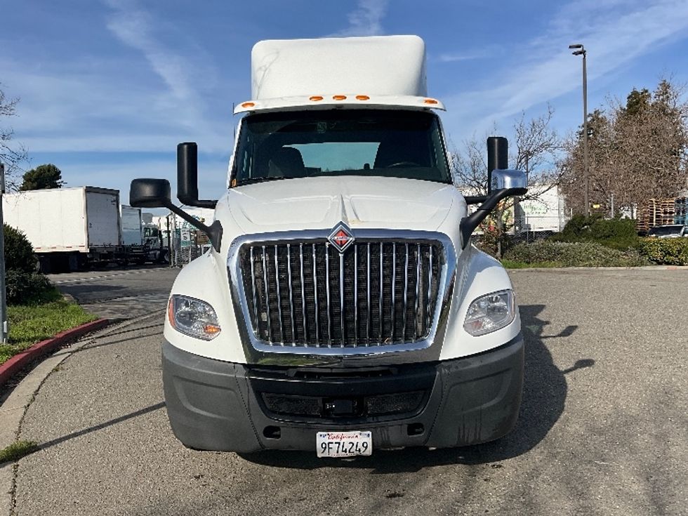 Day Cab Tractor-Heavy Duty Tractors-International-2019-LT625-West Sacramento-CA-276,413\n\t\tmiles-$ 39,250 - Image 2