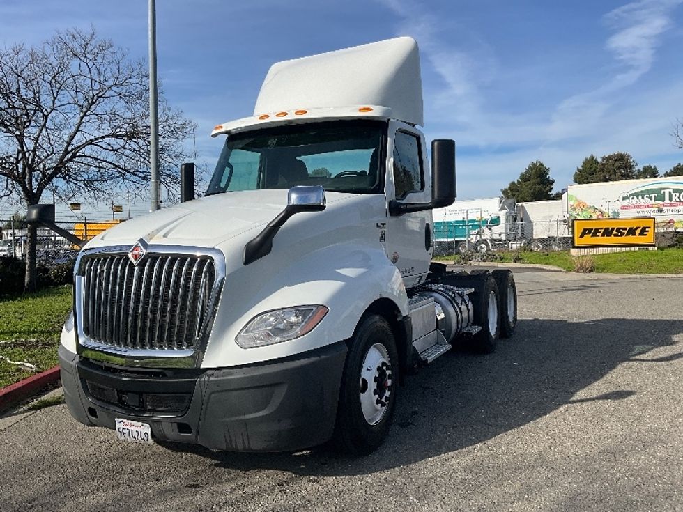 Day Cab Tractor-Heavy Duty Tractors-International-2019-LT625-West Sacramento-CA-276,413\n\t\tmiles-$ 39,250 - Image 3