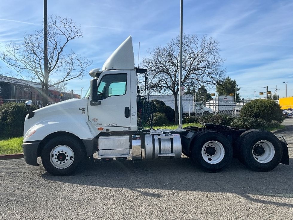 Day Cab Tractor-Heavy Duty Tractors-International-2019-LT625-West Sacramento-CA-276,413\n\t\tmiles-$ 39,250 - Image 4