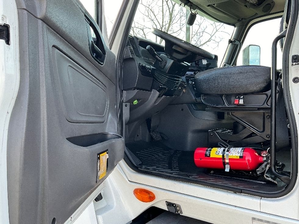 Day Cab Tractor-Heavy Duty Tractors-International-2019-LT625-West Sacramento-CA-276,413\n\t\tmiles-$ 39,250 - Image 9